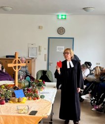 🙂✝✅Unsere Bewohner*innen haben mit Pfarrerin Kirchhoff-Müller aus Marburg-Ockershausen einen...