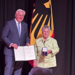 Ursula Köpf-Veldkamp erhält...